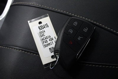 2024 GMC Acadia Elevation