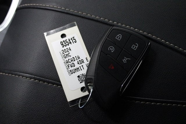 2024 GMC Acadia Elevation