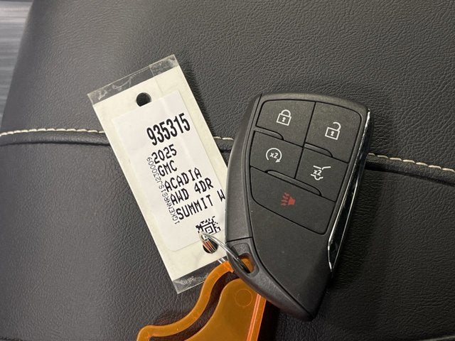 2025 GMC Acadia Elevation