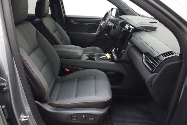 2025 GMC Acadia AT4