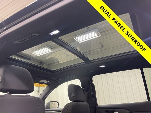 2025 Chevrolet Traverse 2LT