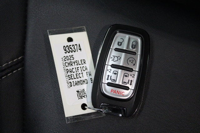 2025 Chrysler Pacifica Select