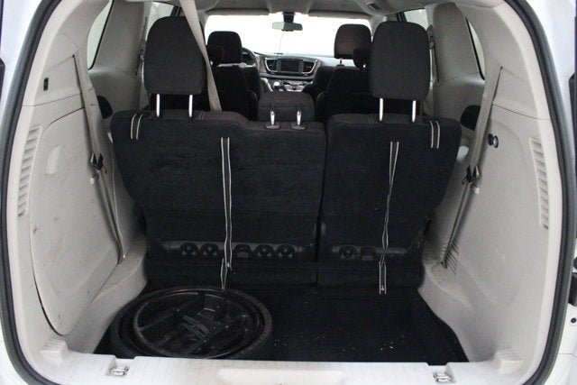 2022 Chrysler Voyager LX