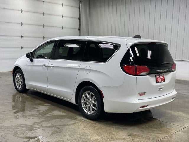 2024 Chrysler Voyager LX