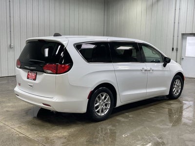 2024 Chrysler Voyager LX