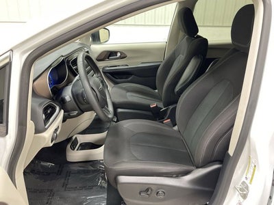 2024 Chrysler Voyager LX