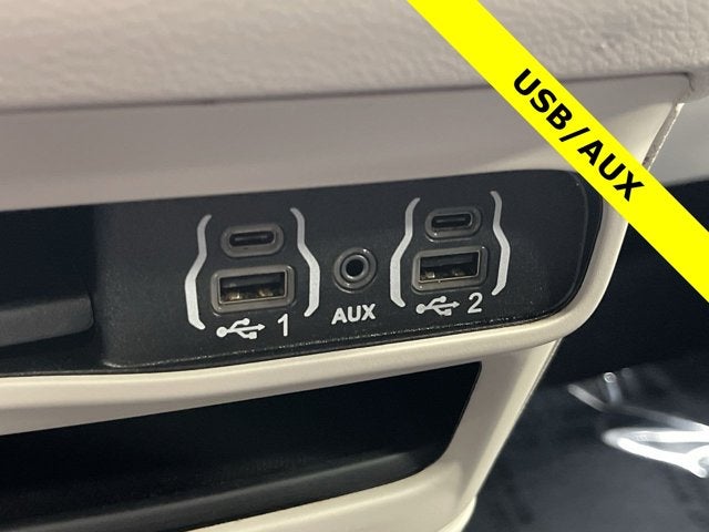 2024 Chrysler Voyager LX