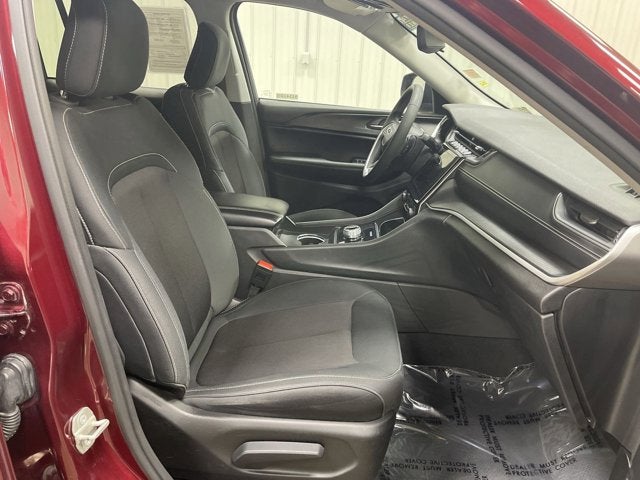 2023 Jeep Grand Cherokee Laredo 4X4