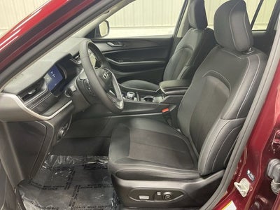 2023 Jeep Grand Cherokee Laredo 4X4