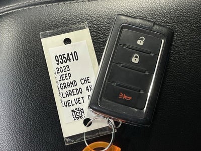 2023 Jeep Grand Cherokee Laredo 4X4
