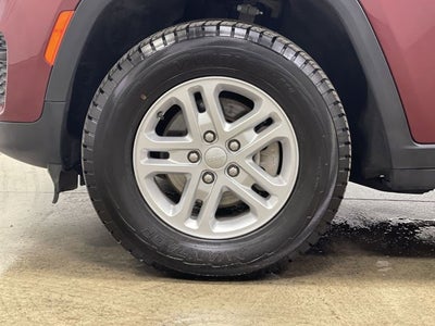 2023 Jeep Grand Cherokee Laredo 4X4