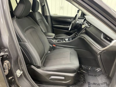 2024 Jeep Grand Cherokee Laredo 4X4