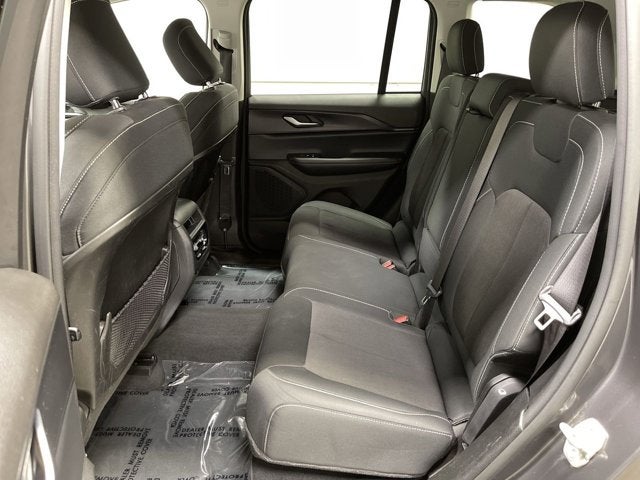 2024 Jeep Grand Cherokee Laredo 4X4