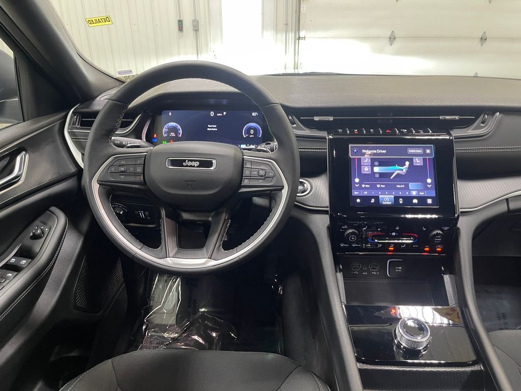 2025 Jeep Grand Cherokee Laredo