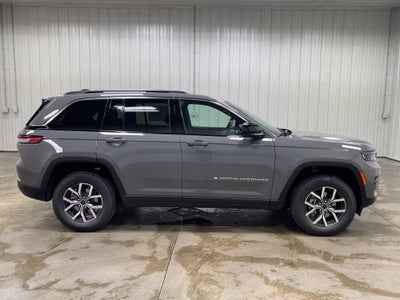 2027 Jeep Grand Cherokee Laredo X