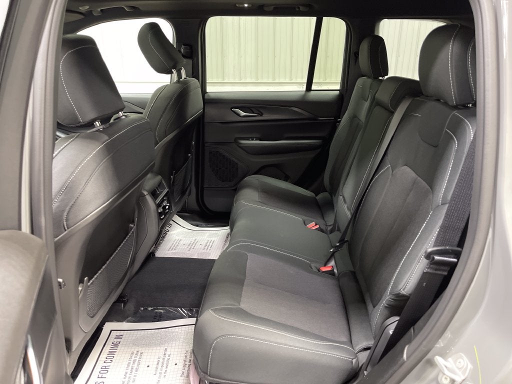 2027 Jeep Grand Cherokee Laredo X
