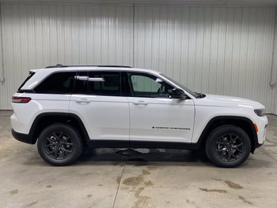 2027 Jeep Grand Cherokee Laredo Altitude