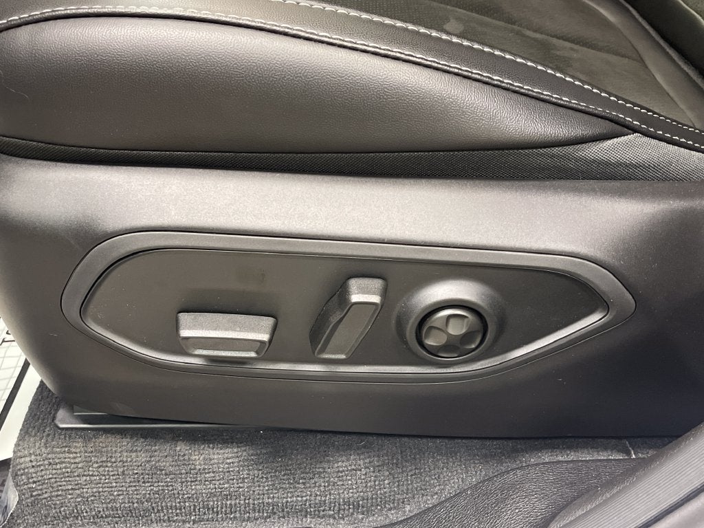 2027 Jeep Grand Cherokee Laredo Altitude