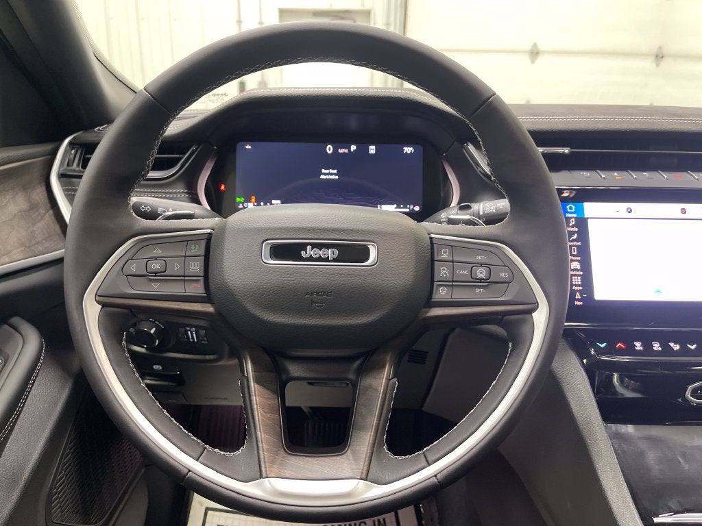 2027 Jeep Grand Cherokee Laredo Altitude