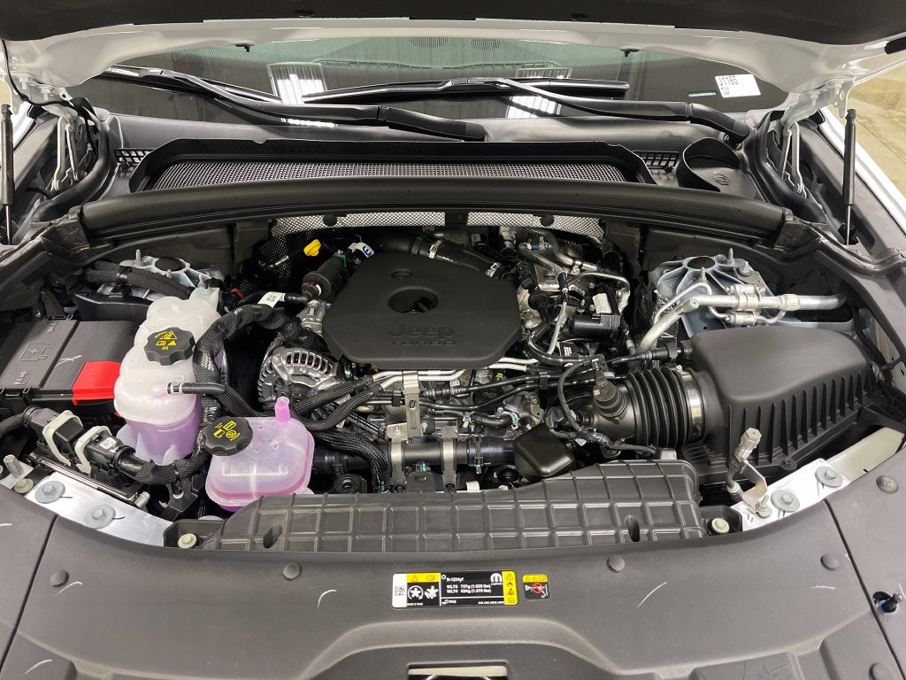 2027 Jeep Grand Cherokee Laredo Altitude