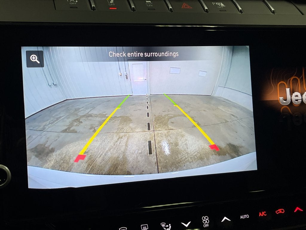 2027 Jeep Grand Cherokee Laredo Altitude