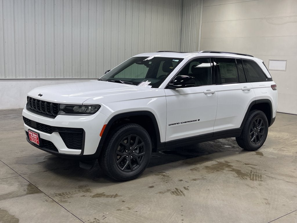 2027 Jeep Grand Cherokee Laredo Altitude