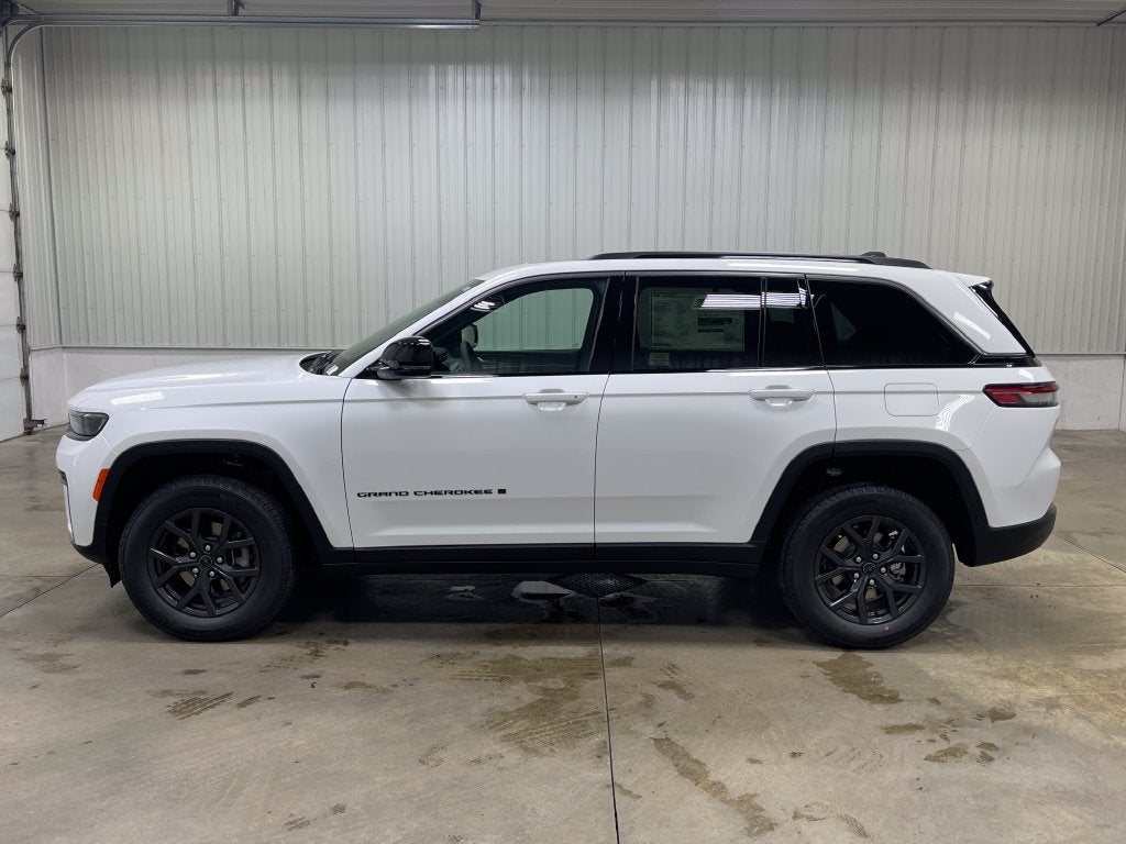 2027 Jeep Grand Cherokee Laredo Altitude