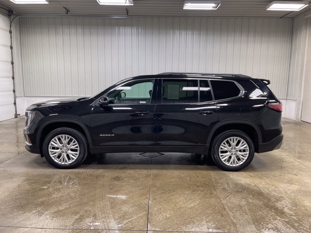 2024 GMC Acadia Elevation