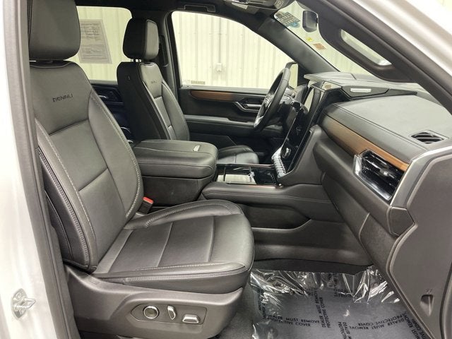 2025 GMC Yukon Denali 4WD