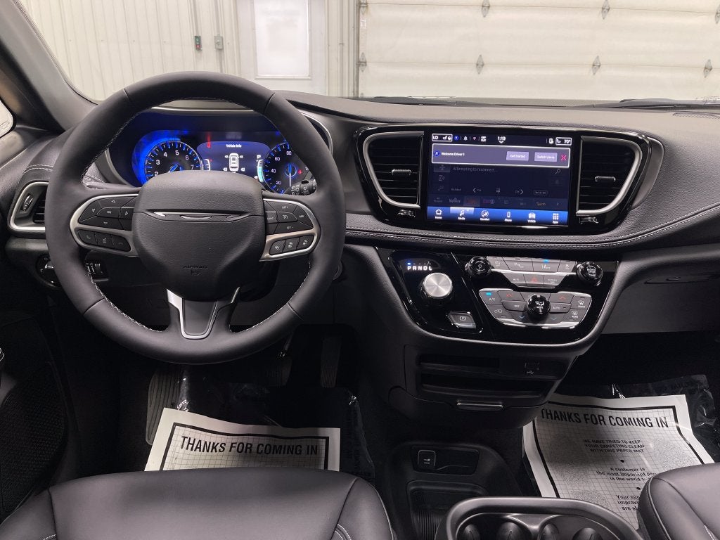 2027 Chrysler Pacifica Select