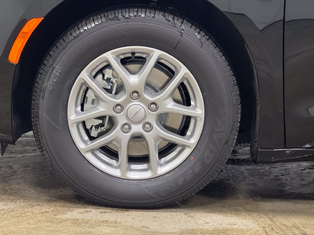 2027 Chrysler Pacifica Select