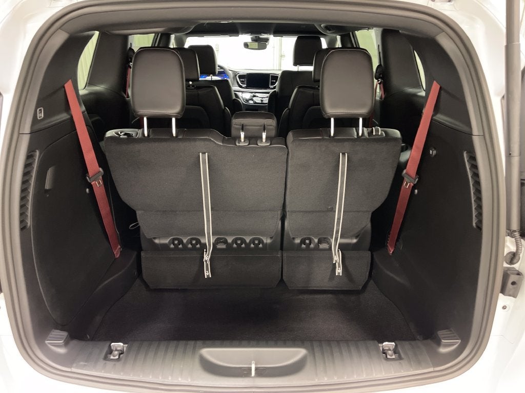 2027 Chrysler Pacifica Select