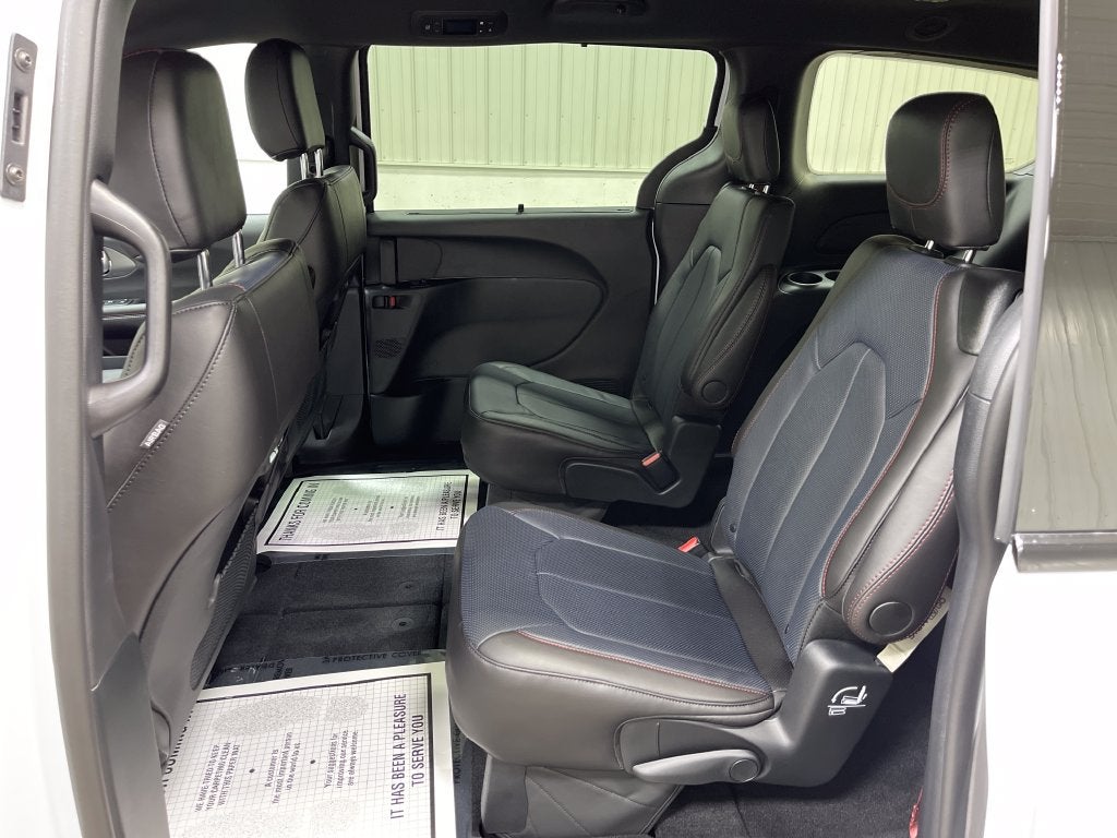 2027 Chrysler Pacifica Select