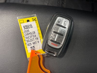 2025 Chrysler Pacifica Select