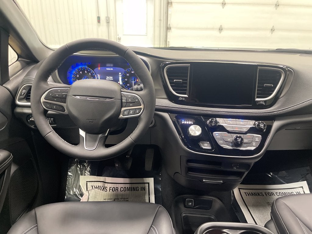 2027 Chrysler Pacifica Select
