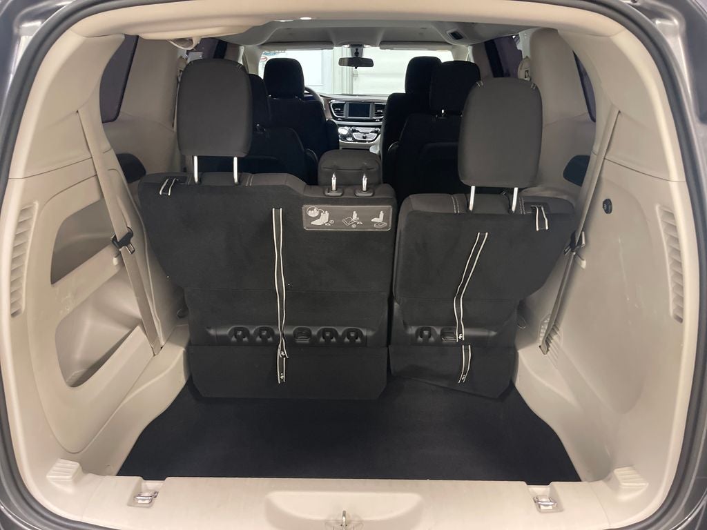 2020 Chrysler Voyager LX
