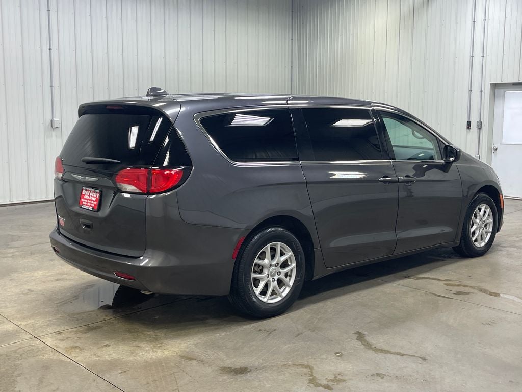 2020 Chrysler Voyager LX