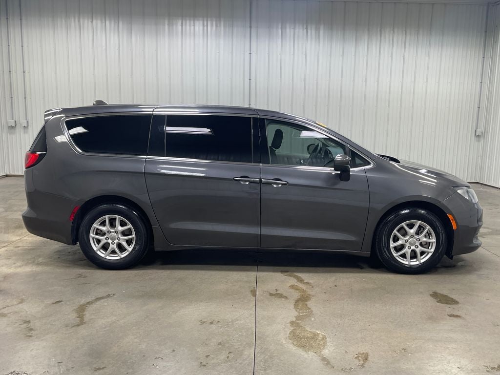 2020 Chrysler Voyager LX