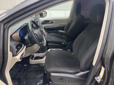 2020 Chrysler Voyager LX