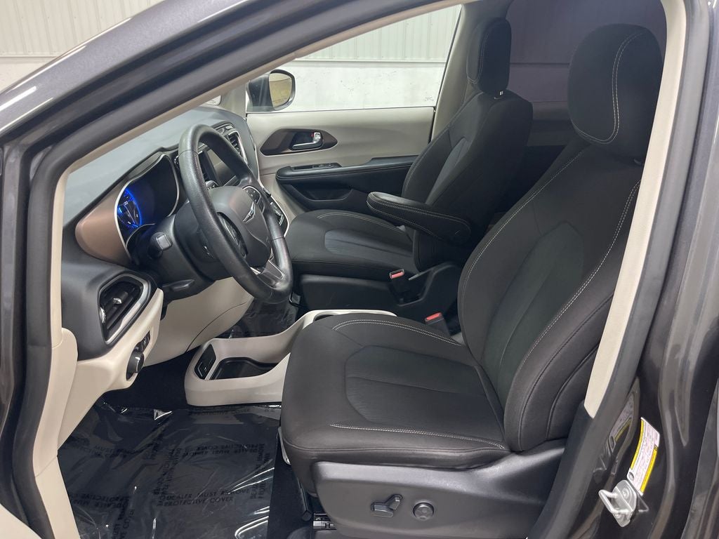 2020 Chrysler Voyager LX