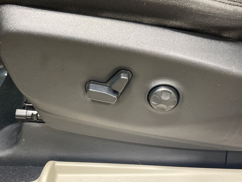 2020 Chrysler Voyager LX