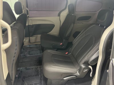 2020 Chrysler Voyager LX