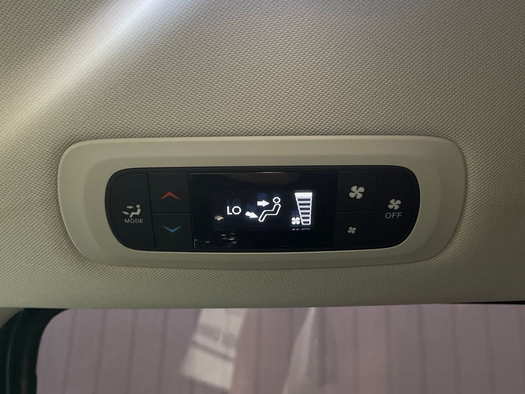 2020 Chrysler Voyager LX